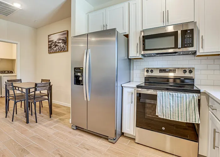 Community Pool & Hiking Trails: Red Fox Retreat 2 Phoenix