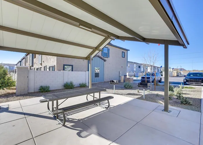 Community Pool & Hiking Trails: Red Fox Retreat 2